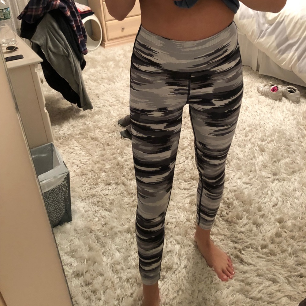 BRAND NEW NEVER WORN aerie work out leggings.
